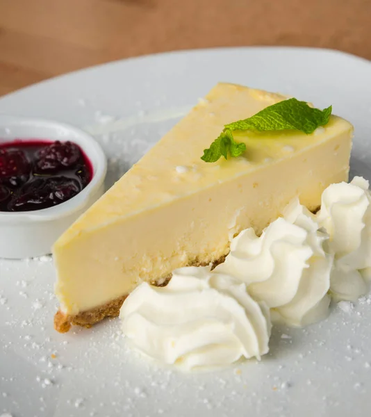 Slice Cheesecake Fruits Plate — Stock Photo, Image