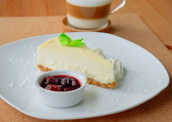 Slice Cheesecake Fruits Plate — Stock Photo, Image