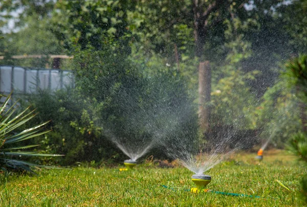 Wassersprüher Für Den Hausgarten — Stockfoto