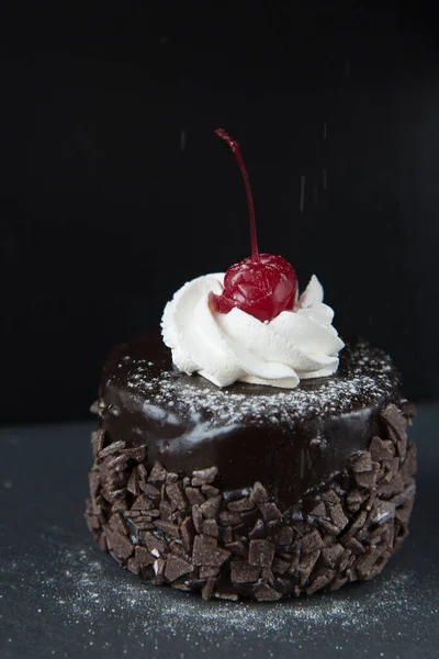 Вкусный Шоколадный Торт Вишней Верхней Глазури — стоковое фото