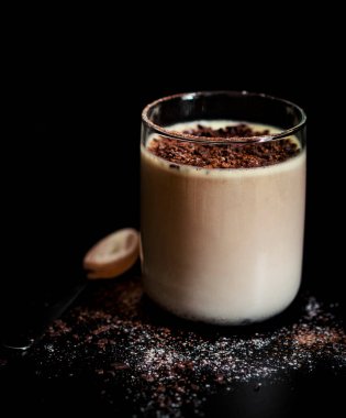 Panna cotta - bardakta kremalı tatlı 