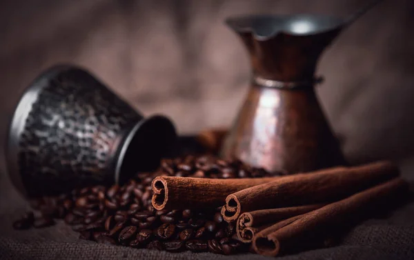 Coffee Beans Cinnamon Sticks Selective Focus — Stock Photo, Image