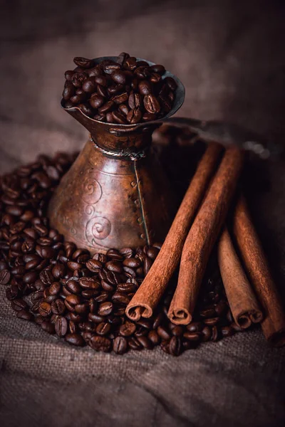 Coffee Beans Cinnamon Sticks Selective Focus — Stock Photo, Image