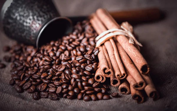 Coffee Beans Cinnamon Sticks Selective Focus — Stock Photo, Image