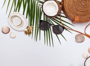 Yaz tatil öğeleri, üstten görünüm