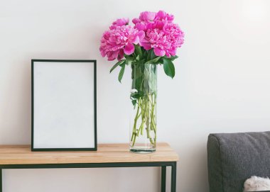 Boş çerçeve kadar sahte minimalist iç
