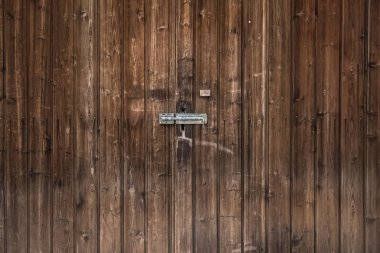 Eski ahşap ahır kapı yakın çekim.