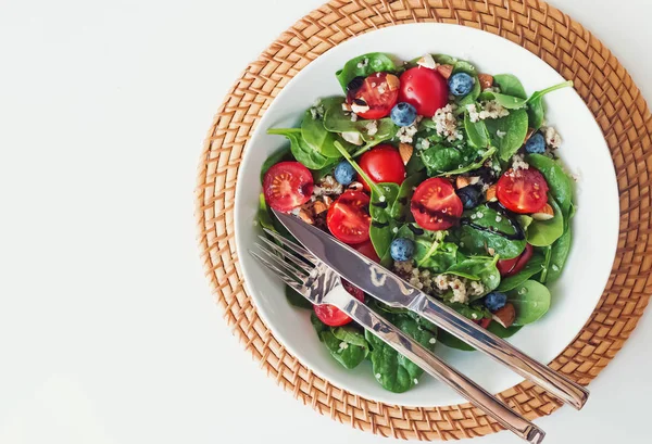 Delicious Salad Quinoa Tomatoes Spinach Healthy Lifestyle Nutrition — Stock Photo, Image