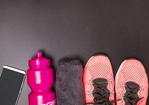Fitness Accessoires Zoals Sneakers Fles Met Water Andere Zwarte Achtergrond — Stockfoto