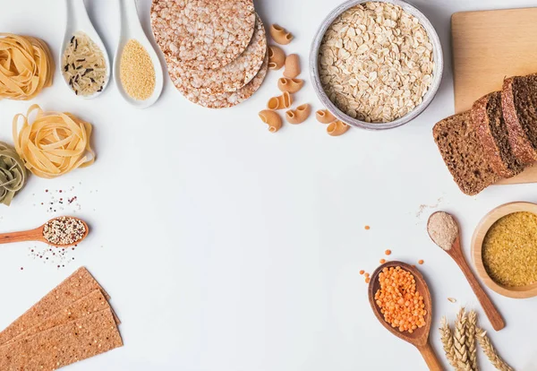 Diferentes tipos de alimentos ricos en carbohidratos en el fondo blanco — Foto de Stock