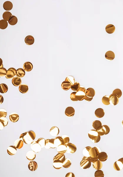 Gouden glitter decor cirkels op de witte achtergrond — Stockfoto