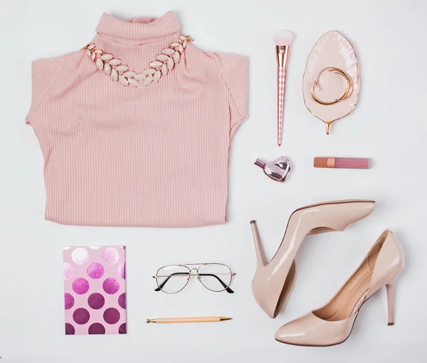베이 지와 연한 핑크 색상에 옷. — 스톡 사진