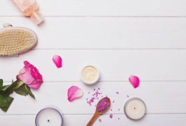 Gül, deniz tuzu, sabun ve diğer türevlerini Spa natürmort