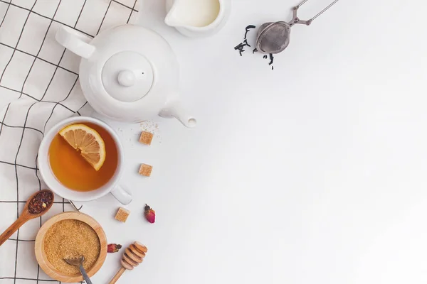 创意组合各种茶叶、糖、柠檬等制茶配件 — 图库照片