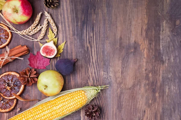 Autumn harvest on the wooden table — Stock Photo, Image