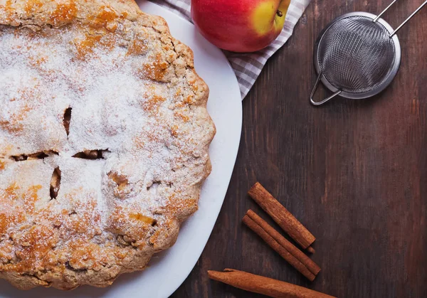 Lahodný tradiční Domácí jablečný koláč s námrazou — Stock fotografie