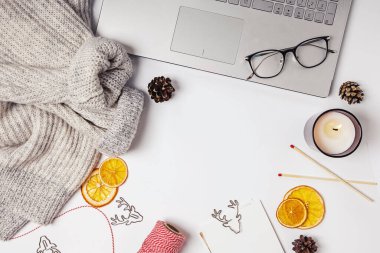 Sonbahar ya da kış işyeri, yaratıcı kompozisyon.