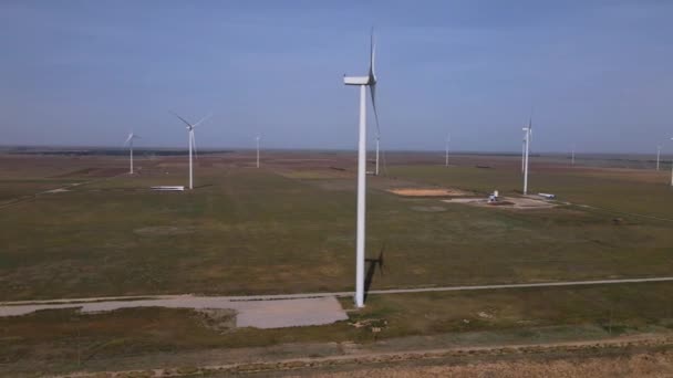 Rüzgar santralinin hava görüntüsü. — Stok video