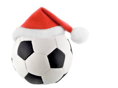 Beyaz arka plan üzerinde izole Avrupa veya Amerikan futbol Merry Christmas futbol topu Noel Baba şapkası.