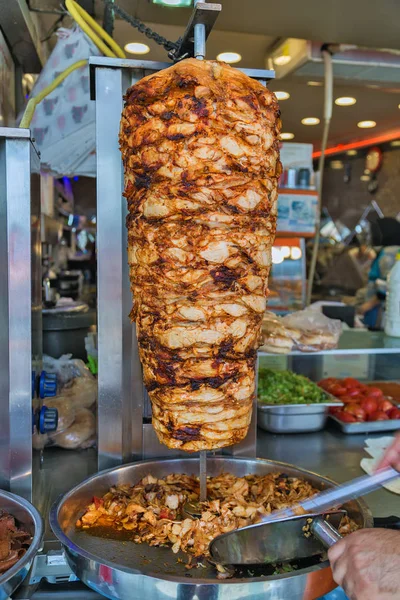 Comida Callejera Estambul Doner Kebab Hecha Carne Cocida Asador Vertical — Foto de Stock