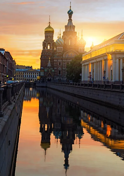 Våren Sunrise Arkitektoniska Sankt Petersburg Ryssland Ortodoxa Kyrkan Spas Krovi — Stockfoto