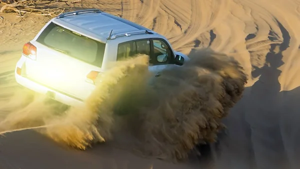 Atardecer Primavera Safari Rally Road Coche 4X4 Aventura Conducción Desierto — Foto de Stock