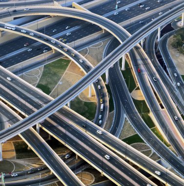 Otoyol kavşağı Cityscapes Rating Köprüsü, lojistik - yollar ve yolları kavşak, Dubai, Birleşik Arap Emirlikleri hava görünümünü 