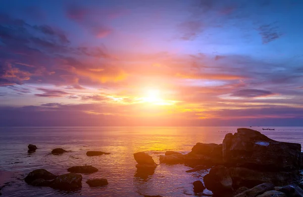 日落或日出热带景观地平线海 — 图库照片