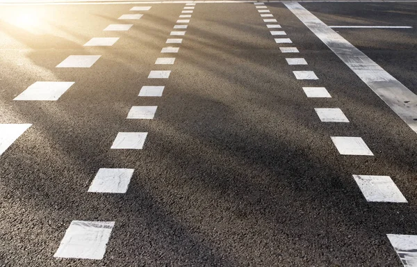 Empty Sidewalk Spring Day Road Asphalt White Pedestrian Line Sunny — Stock Photo, Image