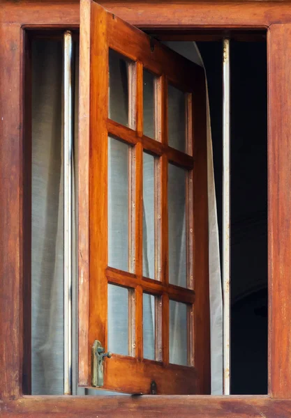 木製茶色ウィンドウ背景のアーキテクチャ — ストック写真