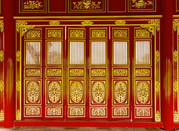 Doors Red Wooden Door Golden Wood Carving Detail Chinese Wat — Stock Photo, Image