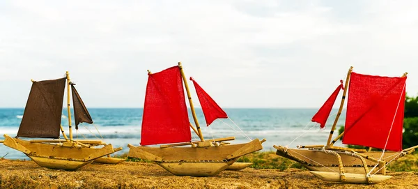 Yelkenli Kare Kırmızı Yelken Balıkçı Teknesi Sri Lanka — Stok fotoğraf