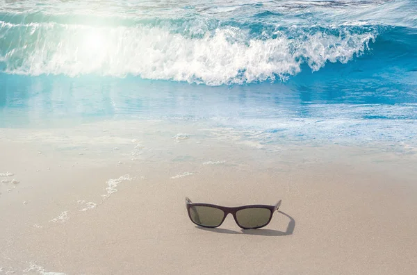 Sunglasses Glass Silhouette Sand Beach Caribbean Sea Wave Tropical Landscape — Stock Photo, Image