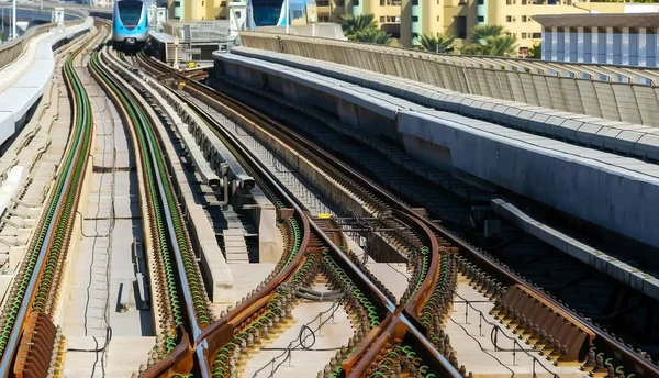 Γραμμή Δικτύου Του Μετρό Του Ντουμπάι Στο Αστικό Τοπίο Των — Φωτογραφία Αρχείου