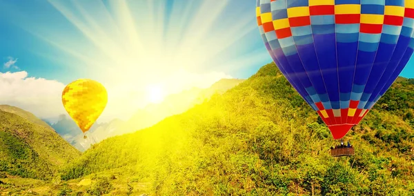 Frühling Sonnenuntergang Panoramablick Berge Luft Heißluftballon Auf Den Alpen Vintage — Stockfoto