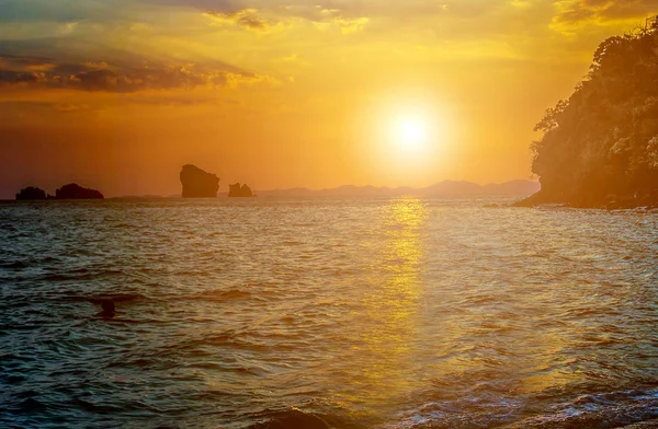 Bellissimo Tramonto Tropicale Sulla Spiaggia Pietra Ora Legale — Foto Stock