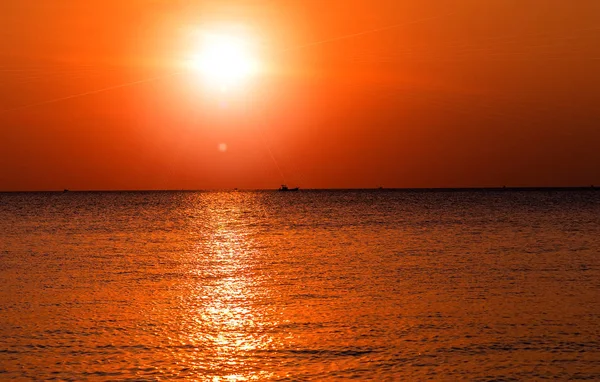 Pôr Sol Céu Nuvens Textura Paisagem Tropical Horizonte Mar — Fotografia de Stock