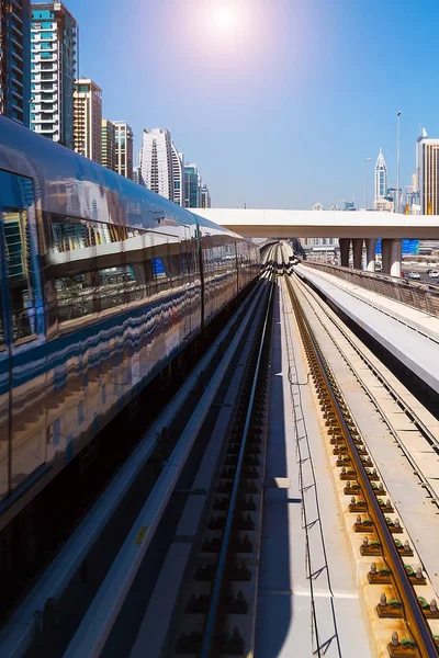 Scene Primaverili Tramonto Metro Sistema Ferroviario Completamente Automatizzato Sul Paesaggio — Foto Stock