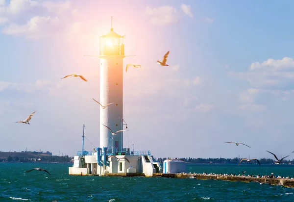 Faro Vorontsov Una Luz Señal Roja Blanca Faro Del Puerto —  Fotos de Stock