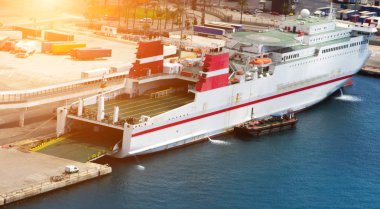 Liman tur veya feribot tekne dock aktarmak.