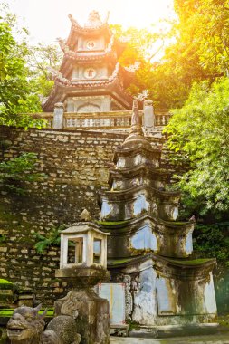 Pagoda tapınak mimarisi, mermer Dağları Vietnam Danangs mağara.  