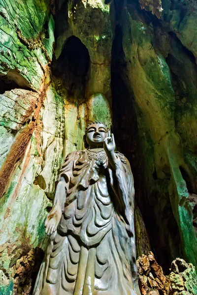 Buddhastatue Ein Schrein Einer Höhle Huyen Khong Buddhistischen Grotte Den — Stockfoto
