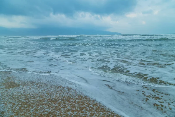 Soft Fali Morze Południowochińskie Piękne Fale Azure Wody Plaży Krajobraz — Zdjęcie stockowe