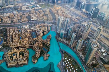 Top Uluslararası Dubai Kongre ve Sergi Sarayı liman bölgesinde, Dubai Mall çeşme göster..