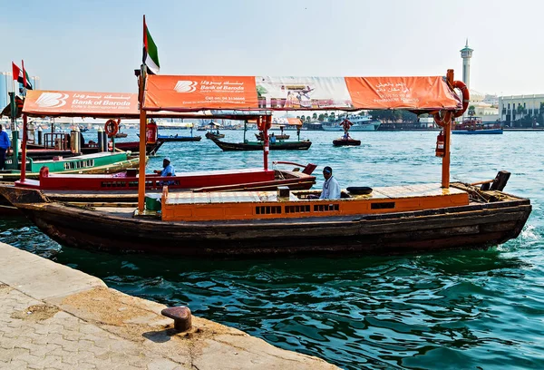 Dubai Uae January Red Wood Boats Abra Ferries Bay Creek — Stock Photo, Image
