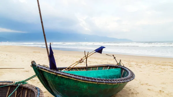 Corackle Boat Pham Van Dong Beach Hummerfallen Fischernetze Traditionelle Vietnamesische — Stockfoto