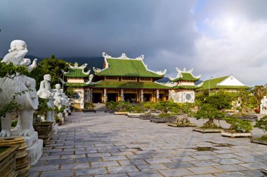 ejderha heykel çatıda Tapınağı, Da Nang, Vietnam.