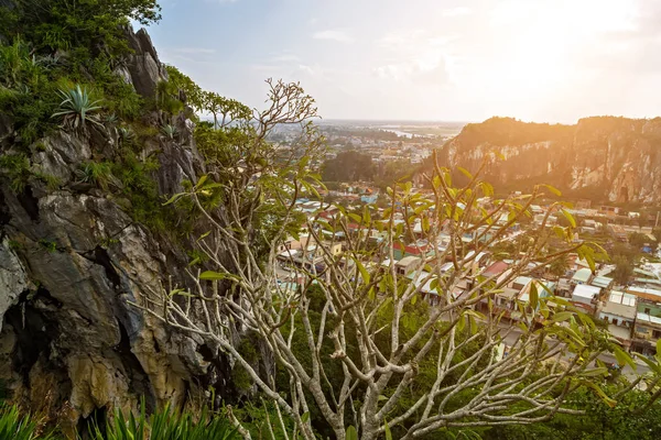 Marble Mountains en niet Nuoc dorp - Danang — Stockfoto