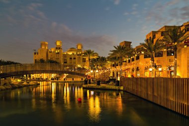 Madinat Jumeirah, gece hayatı Dubai ışık aydınlatma