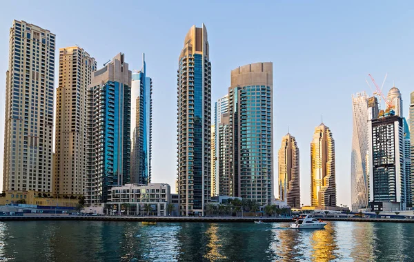 Byggnader i Dubai Marina bay Visa skyskrapor, Dubai — Stockfoto